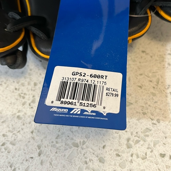 Mizuno baseball glove - Picture 4 of 4